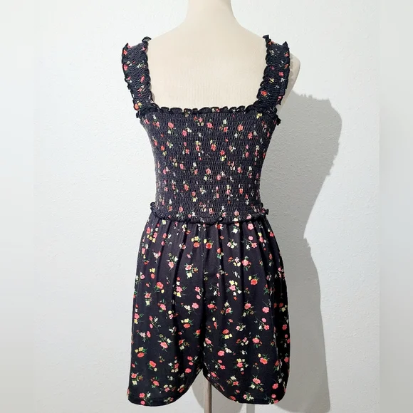 Floral Smocked Romper Women’s Size Medium Black Summer Pockets Stretchy - Picture 6 of 10